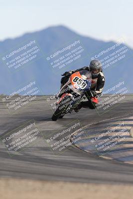 media/Nov-16-2025-Race Pace (Sun) [[8c5fa54630]]/Verified Riders/8-Turn 12 (120pm)/